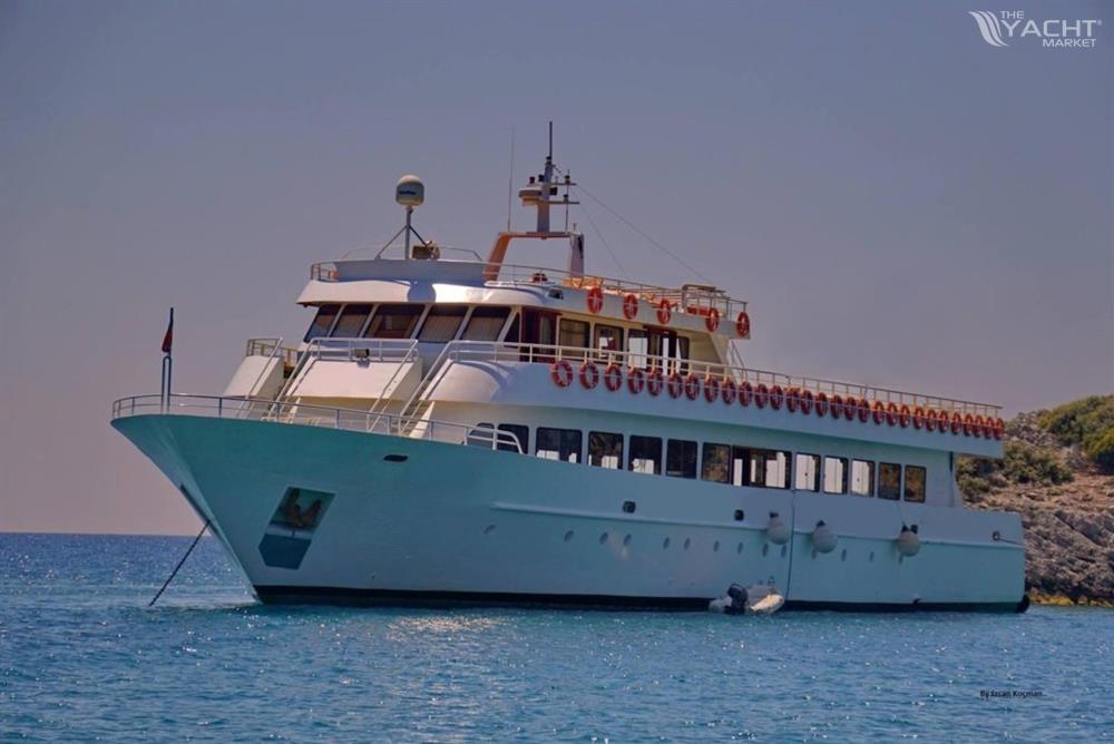 DINNER CRUISER/RESTAURANT BOAT