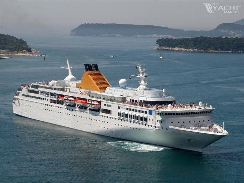 Cruise Ship - 832 / 927 Passengers - Stock No. S2136