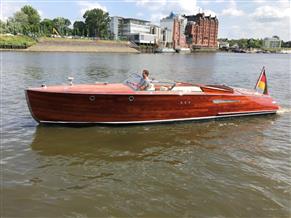 Royal Craft Dolvik 32 Runabout
