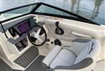 Sea Ray SPX 210 - Helm
