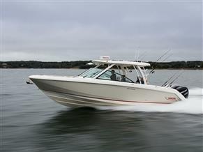 Boston Whaler 32 Vantage