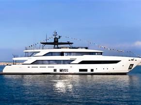 Ferretti Custom Line Navetta 42