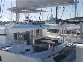 Lagoon 52