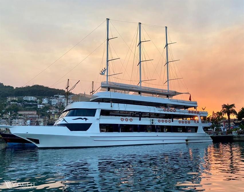 800PAX EVENT BOAT/DAY CRUISER