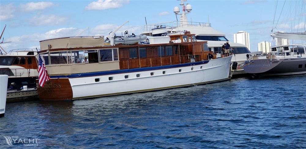 Trumpy Raised Pilot House