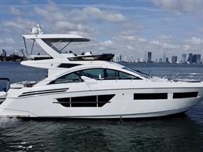 Cruisers Yachts Cantius 60 FLY