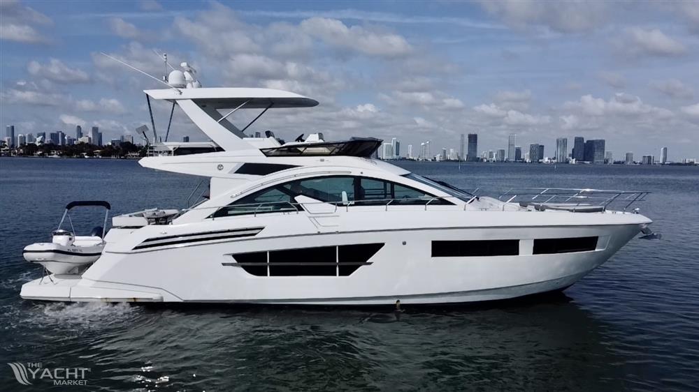 Cruisers Yachts Cantius 60 FLY