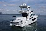 Cruisers Yachts Cantius 60 FLY