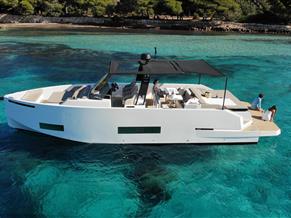 De Antonio Yachts D42 Open