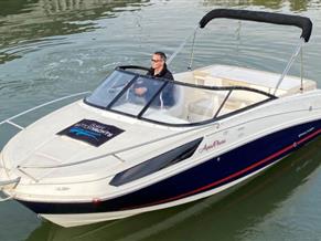Bayliner VR5 Cuddy Cabin