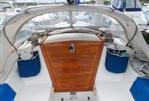 Catalina 28 - Companionway