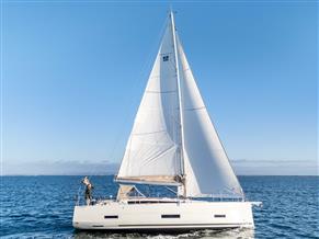 Dufour 390