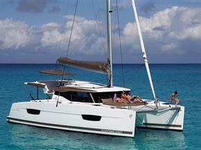 Fountaine Pajot Lucia 40