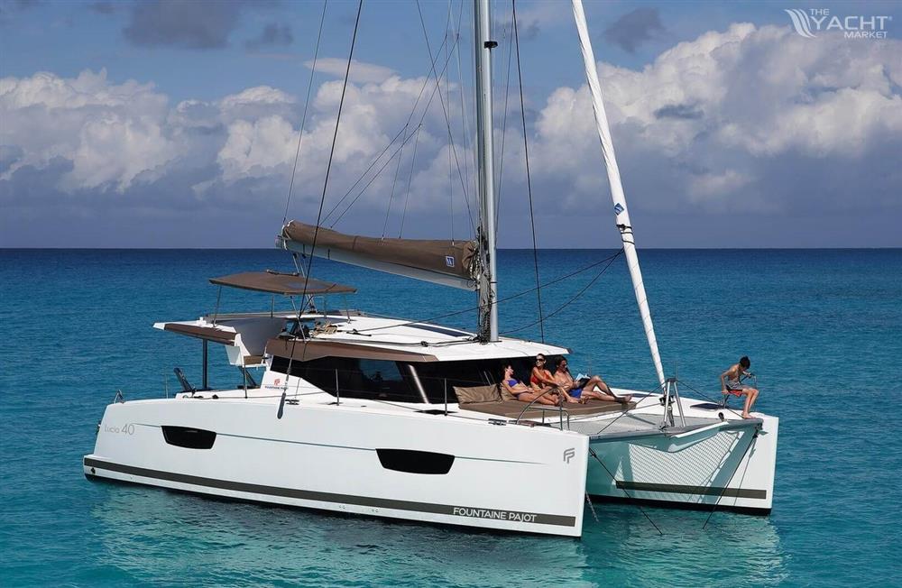 Fountaine Pajot Lucia 40