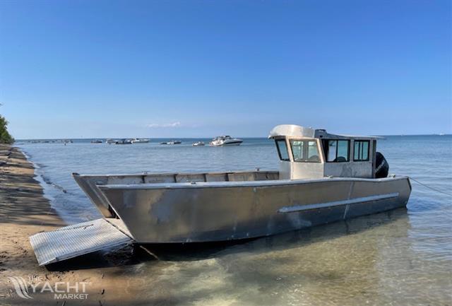 30&#39; x 10&#39; Aluminum Landing Craft Powered by Suzuki c/w Trailer