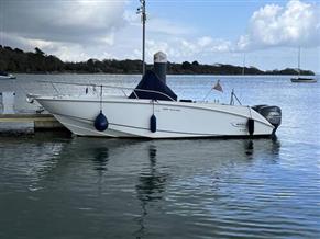 Boston Whaler 240 Outrage