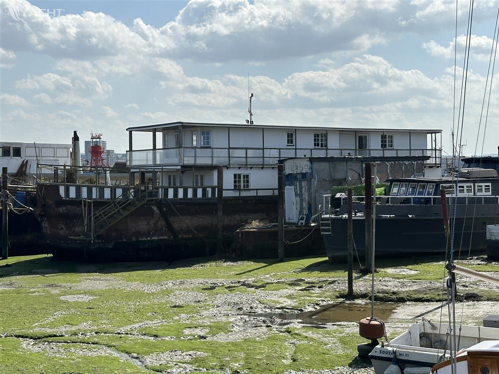 Lighter Barge Houseboat - Exterior