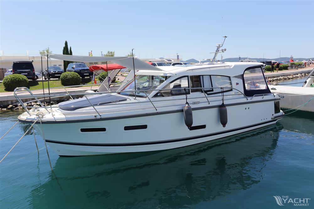 Nimbus 305 Coupe