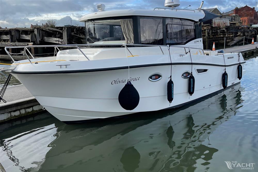 Quicksilver 905 Pilothouse