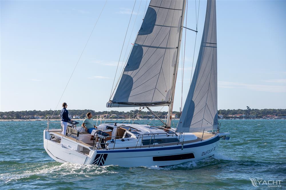 DUFOUR Dufour 37