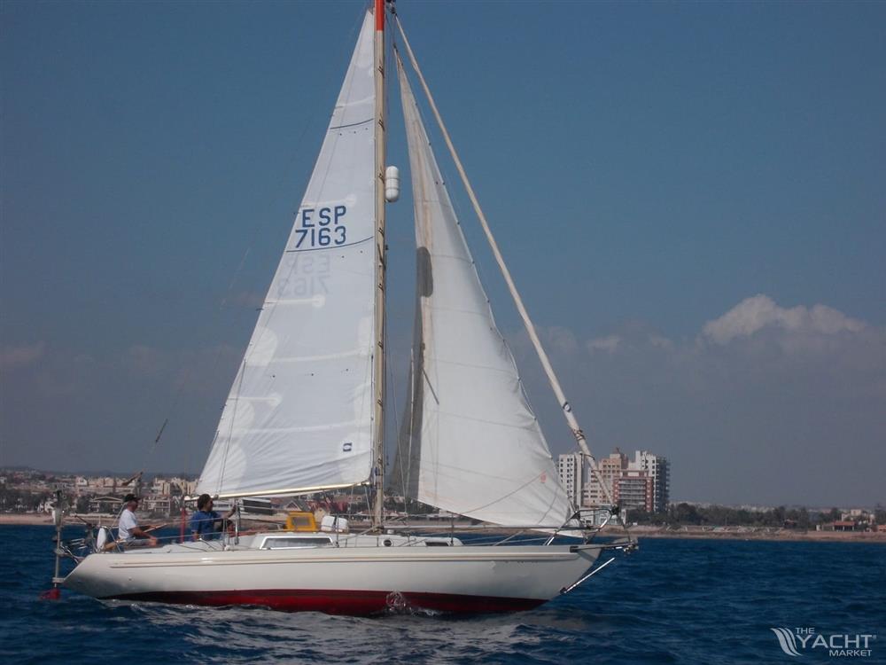 Cutlass 27