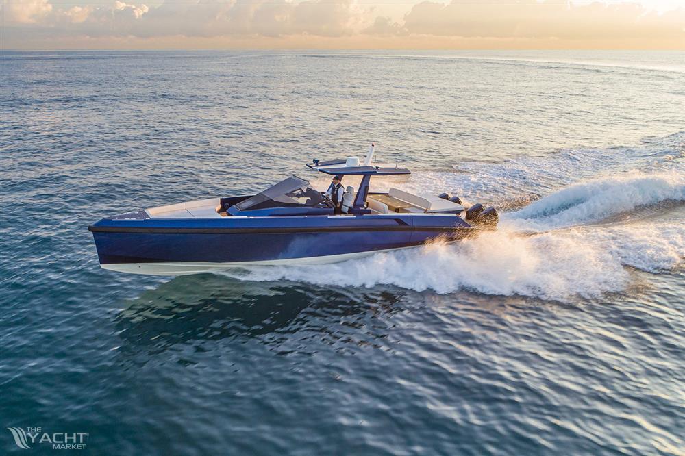 Wally Tender 48X in Silver