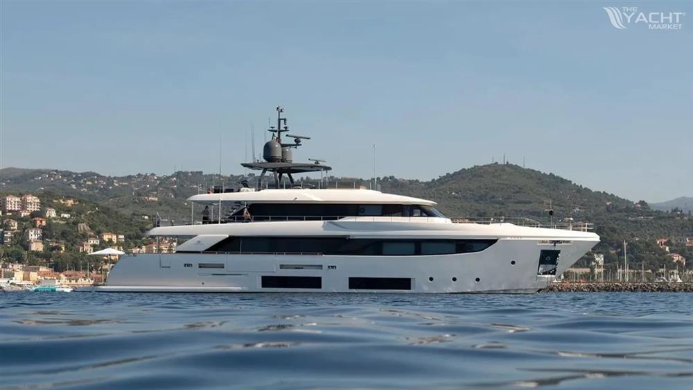 Ferretti Custom Line Navetta 33 - Ferretti Custom Line Navetta 33 (2019)