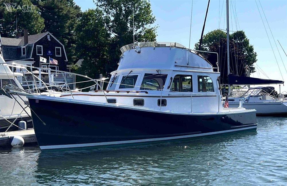 Duffy 35 Flybridge Cruiser - 1990 Duffy 35 Flybridge Cruiser docked in a serene marina setting.