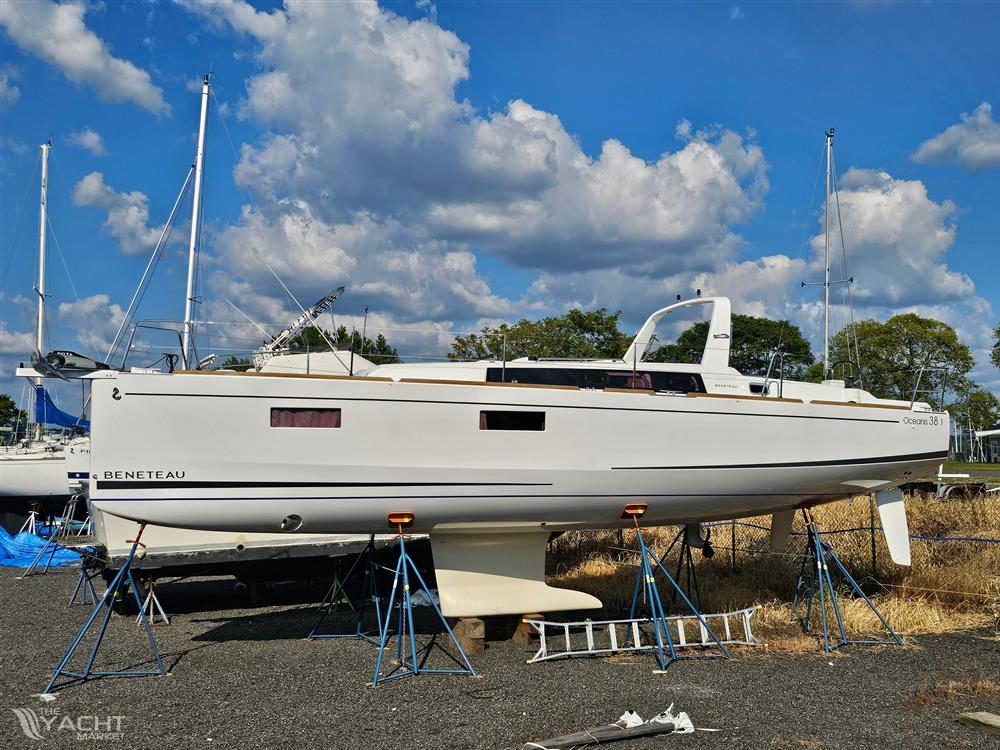 Beneteau Oceanis 38.1