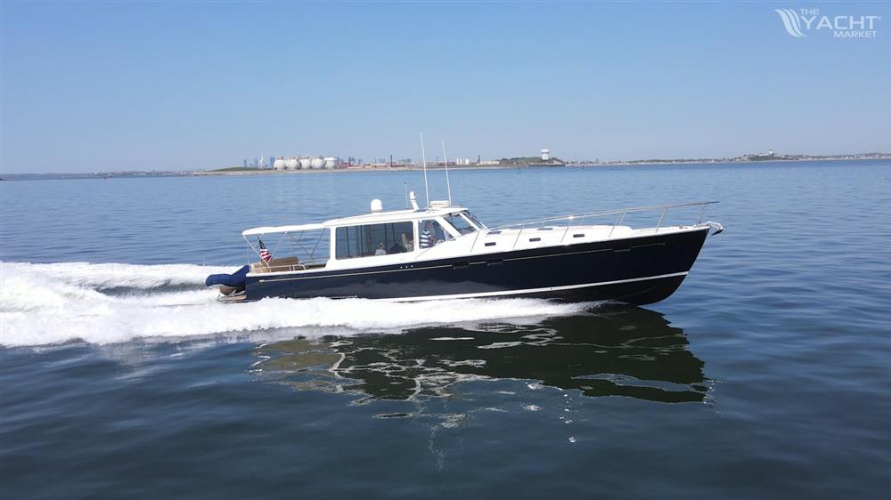 MJM 50z - 2017 MJM 50z cruising on open water.