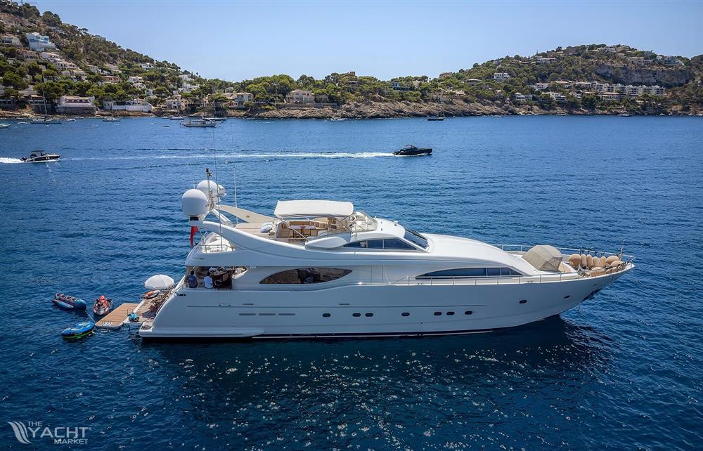 Ferretti Yachts Custom Line 94
