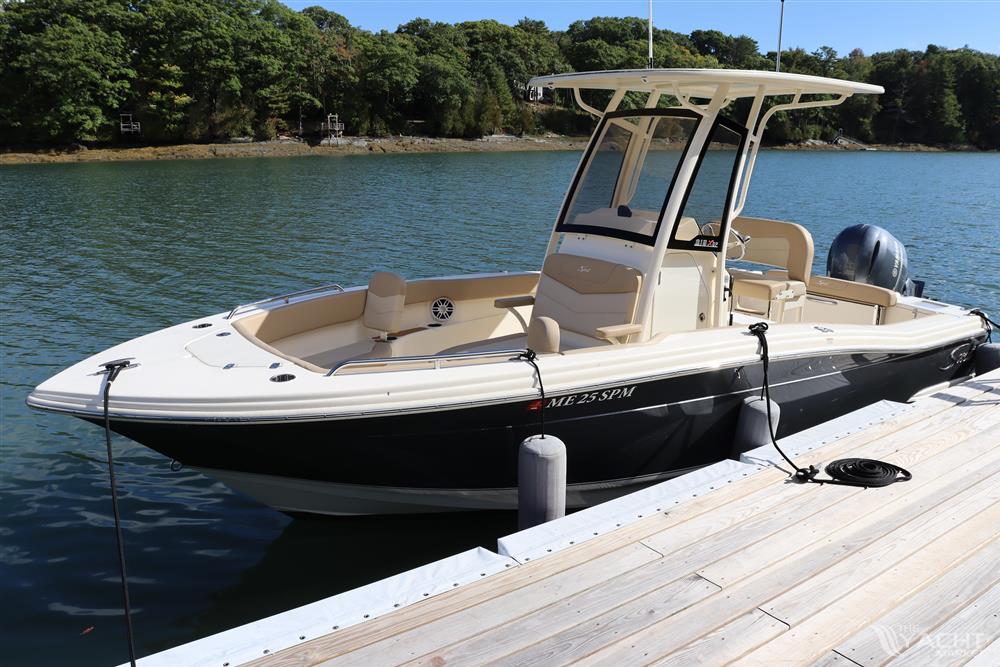 Scout 215 XSF - 2023 Scout 215 XSF boat docked on a sunny day.
