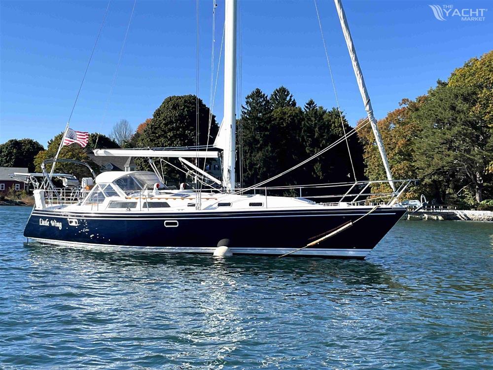 Catalina 42 - Catalina 42 sailboat from 1991 on a serene lake with clear blue skies.