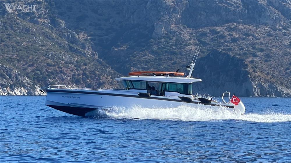 Axopar 37 XC Cross Cabin