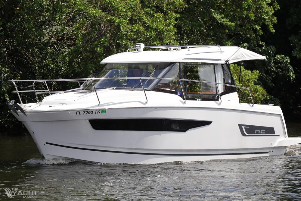Jeanneau NC Weekender 895 - Port View