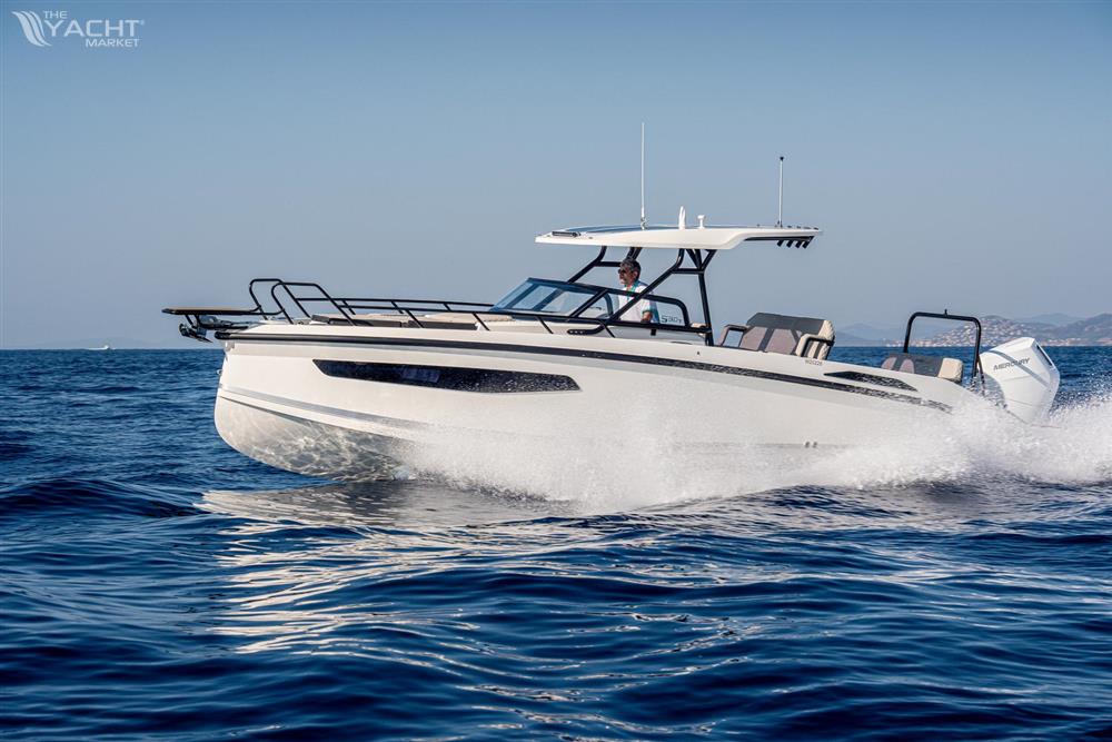 Navan S30 - Navan S30 2025 motorboat cruising on open water, sleek design, sunny day.
