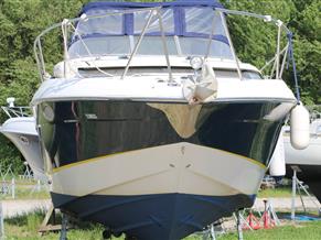 - Regal Commodore 3060 DIESEL