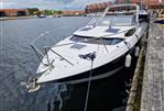 - Regal Commodore 3060 DIESEL