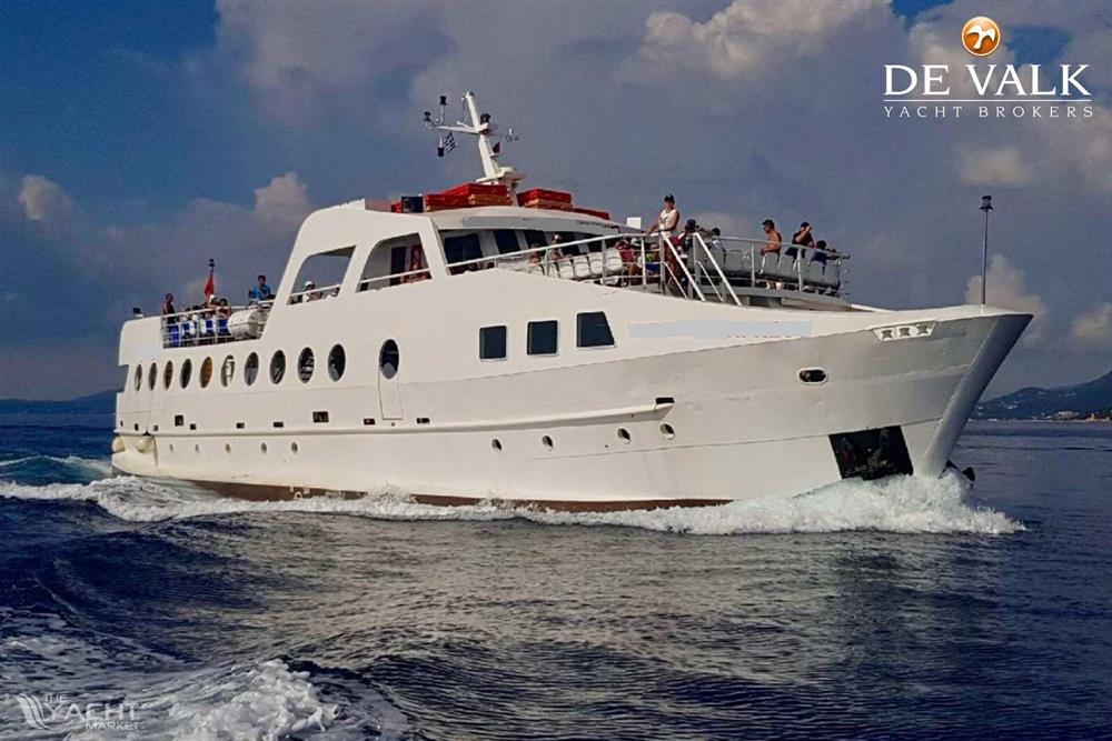 CAR/PASSENGERS FERRY 33 - Picture 1