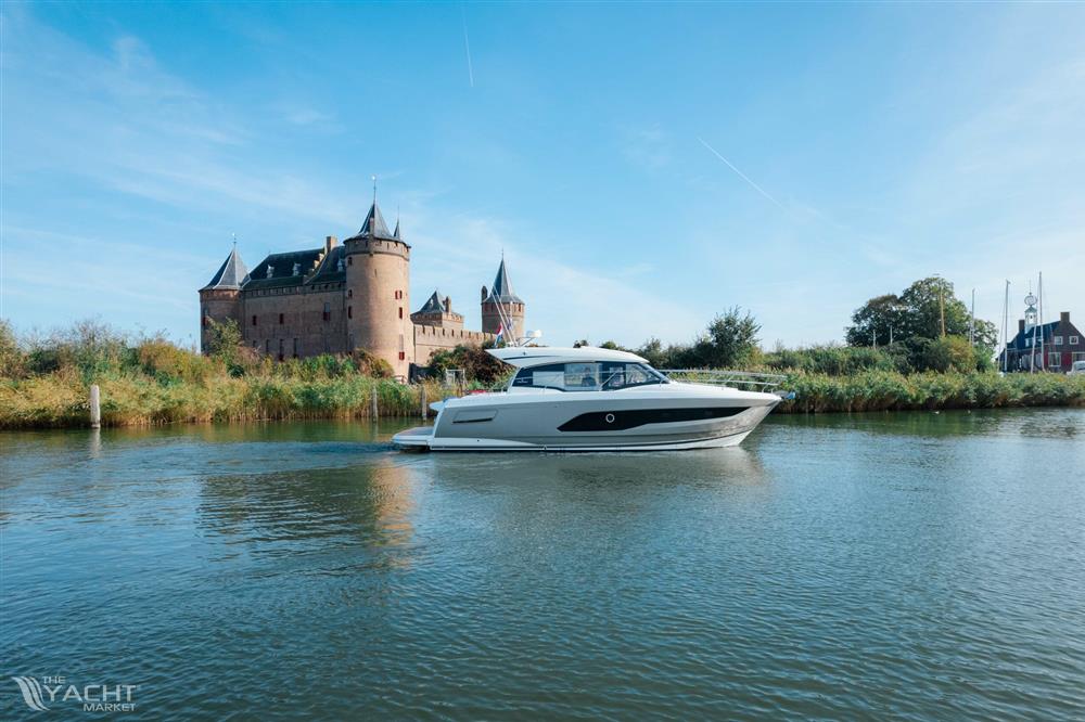 Prestige 420S - Prestige-420S-motor-yacht-for-sale-exterior-image-Lengers-Yachts-31-1-scaled.jpg