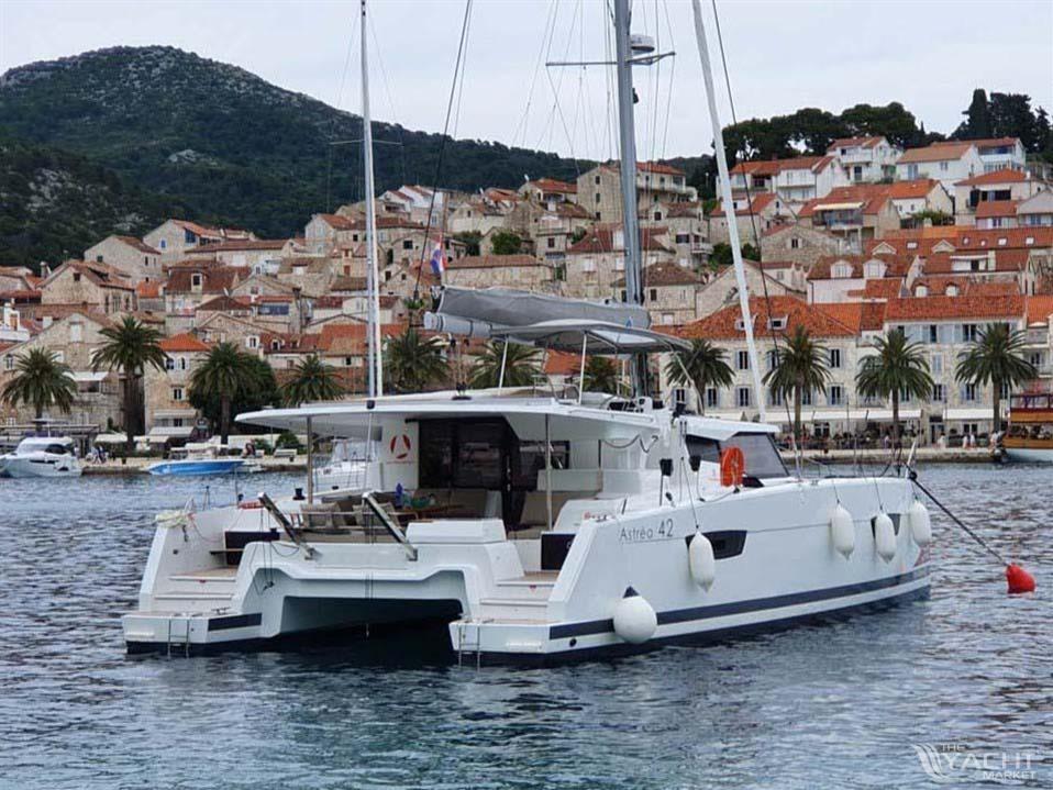 Fountaine Pajot Astrea 42