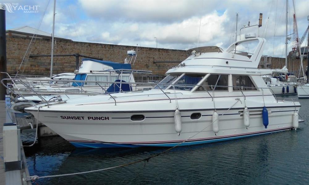 Princess 330 Flybridge Cruiser - Princess 330 Flybridge Cruiser