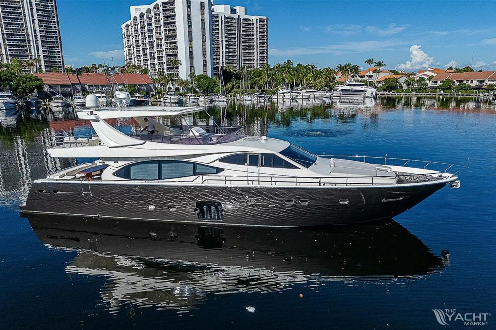 Ferretti Yachts 780