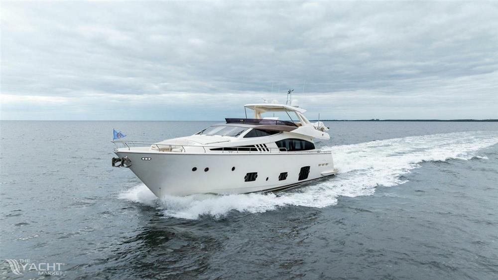 Ferretti Yachts 800