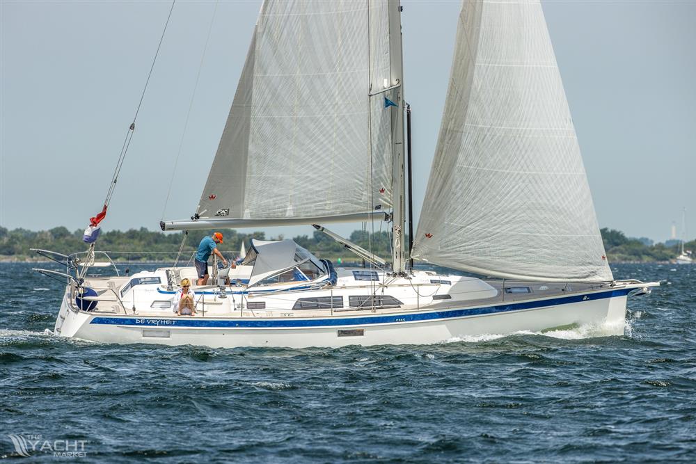 Hallberg-Rassy 44