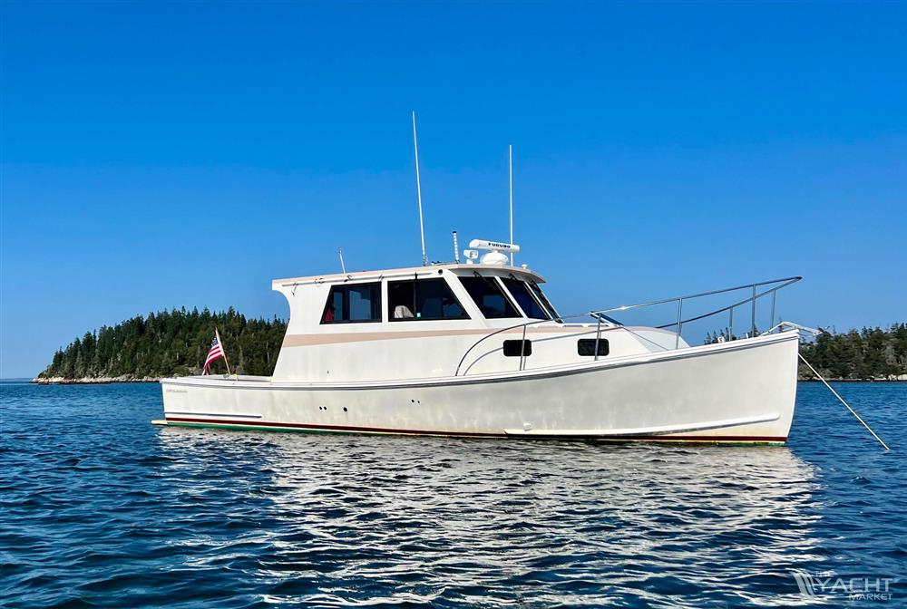 Young Brothers Custom 35 - Young Brothers Custom 35 boat, 2003 model, anchored on calm water with clear blue sky.