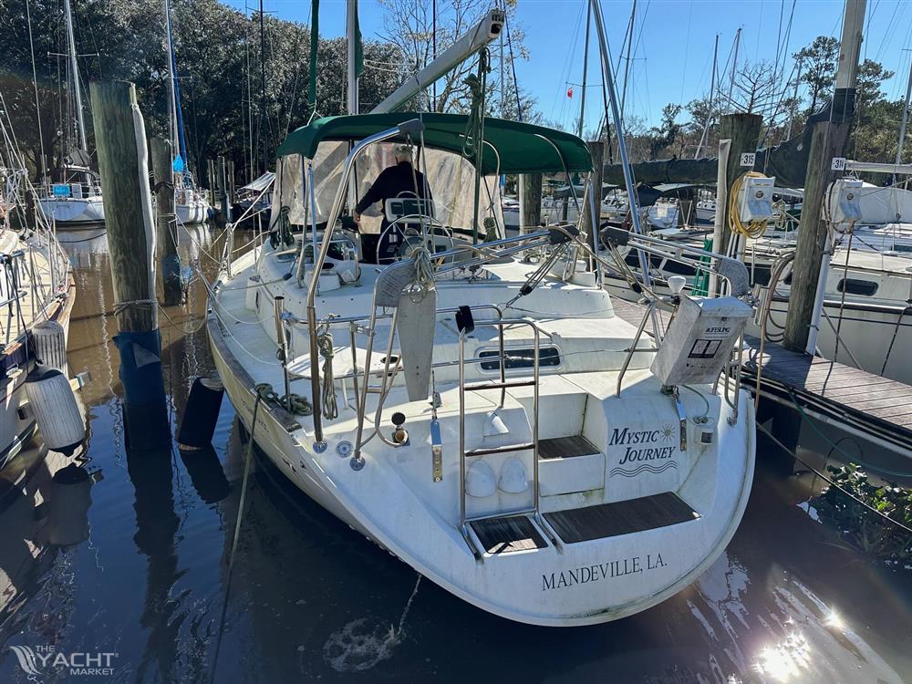 Beneteau Oceanis 36 CC - 1997 Beneteau Oceanis 36 CC sailboat docked, named &quot;Mystic Journey,&quot; in Mandeville, Louisiana marina.