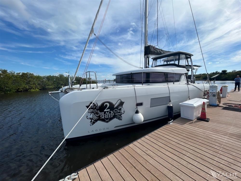 Lagoon Lagoon 42 - Used Sail Catamaran for sale