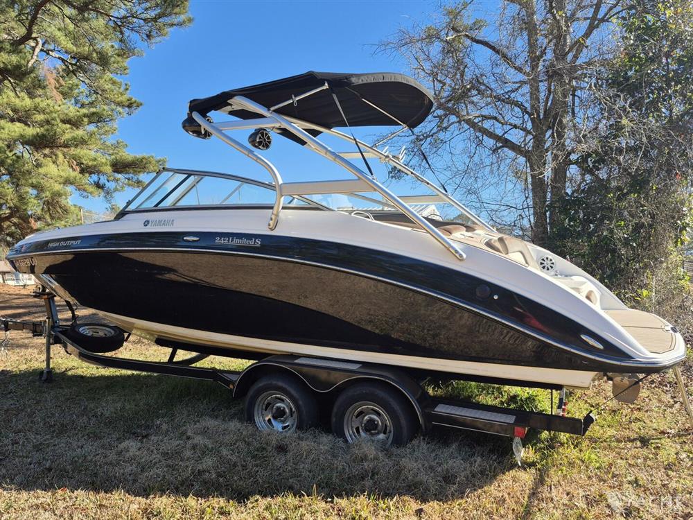 Yamaha Boats 242 Limited S