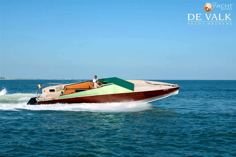 RedRouge  Jet Powerboat - Picture 1